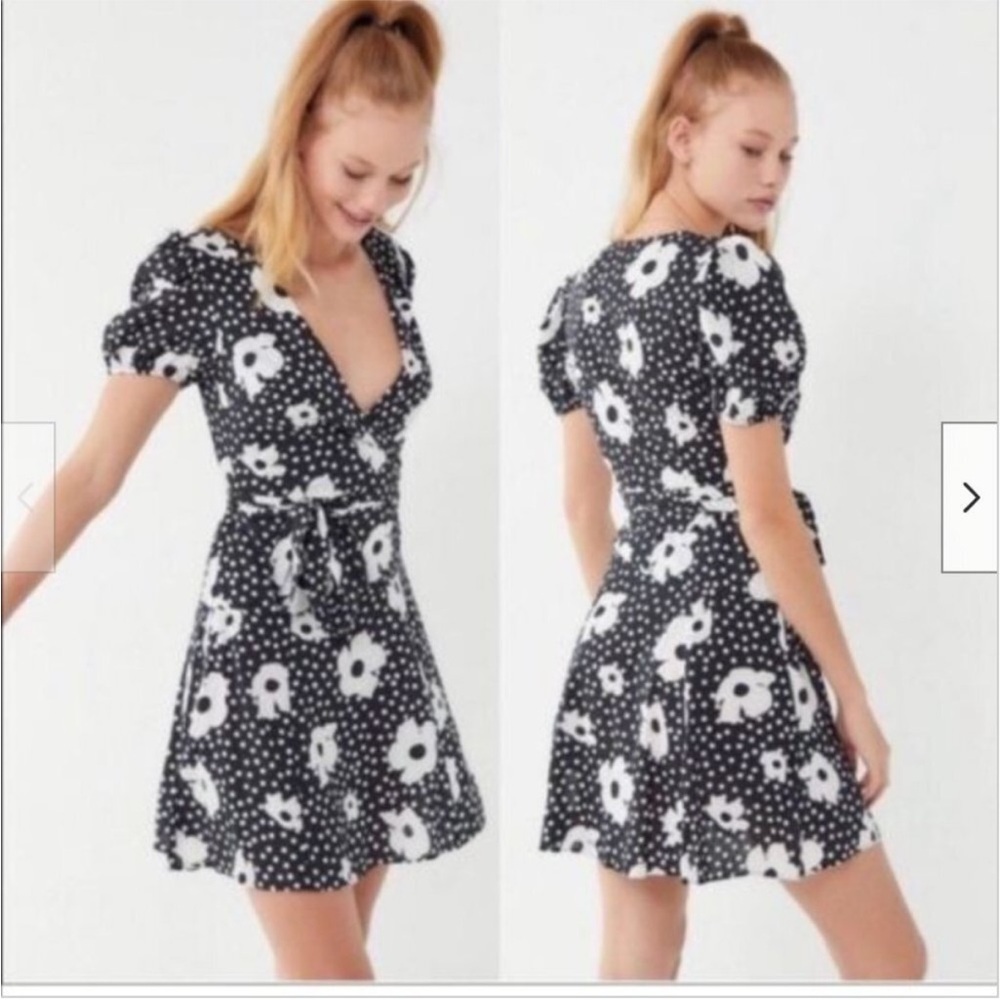 Urban Outfitters Jocelyn Printed Puff Sleeve Mini Dress